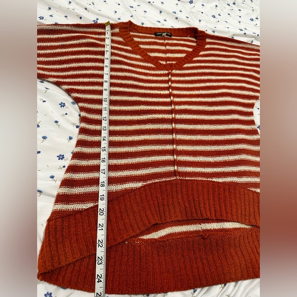 Women’s Small Cable & Gage Cream/ Burnt Orange Striped Airy Knit Pullover. - Picture 5 of 12